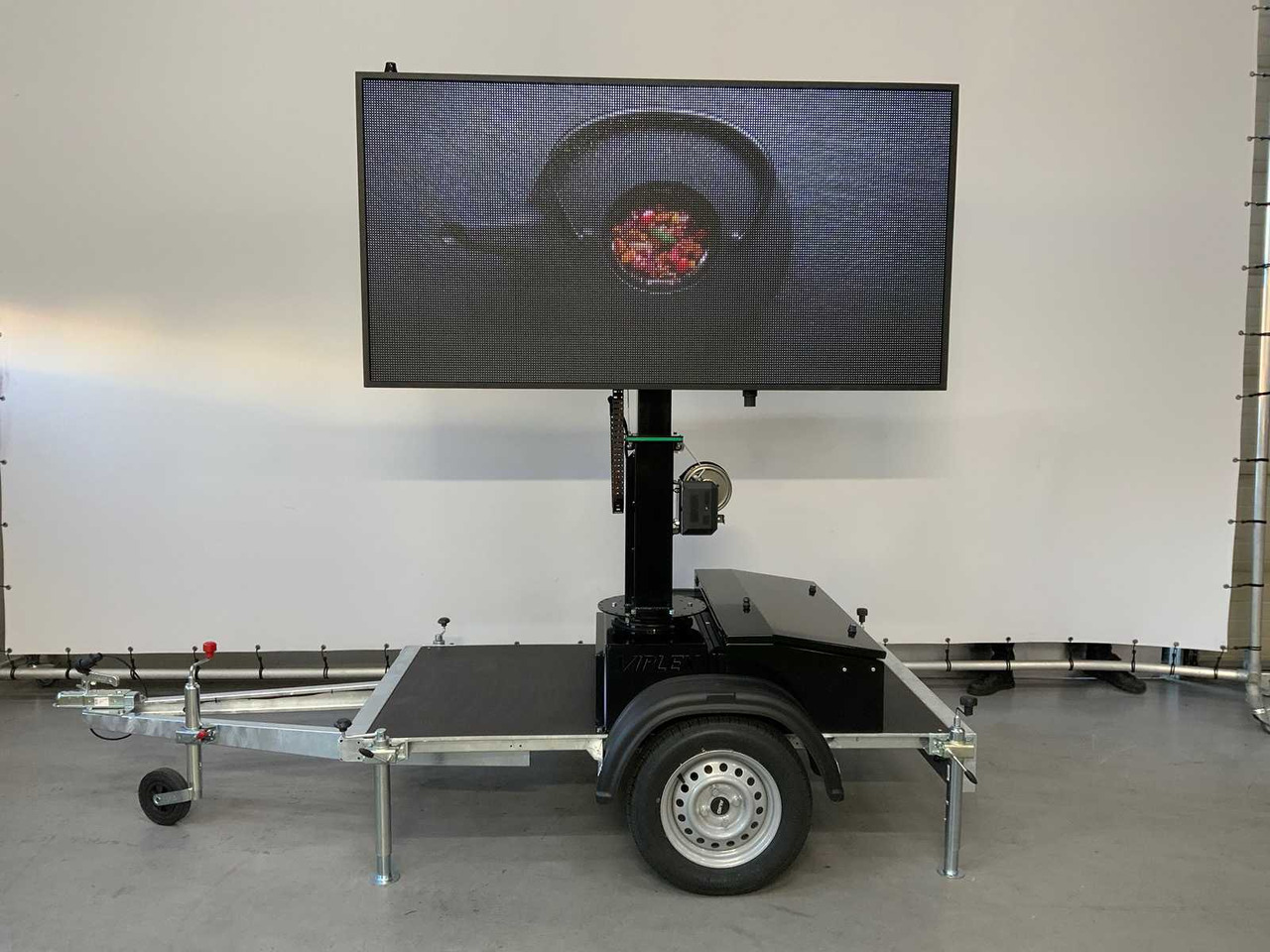 Equipo de construcción, Remolque Viplex tekstkar P8 ledscherm op aanhangwagen: foto 20