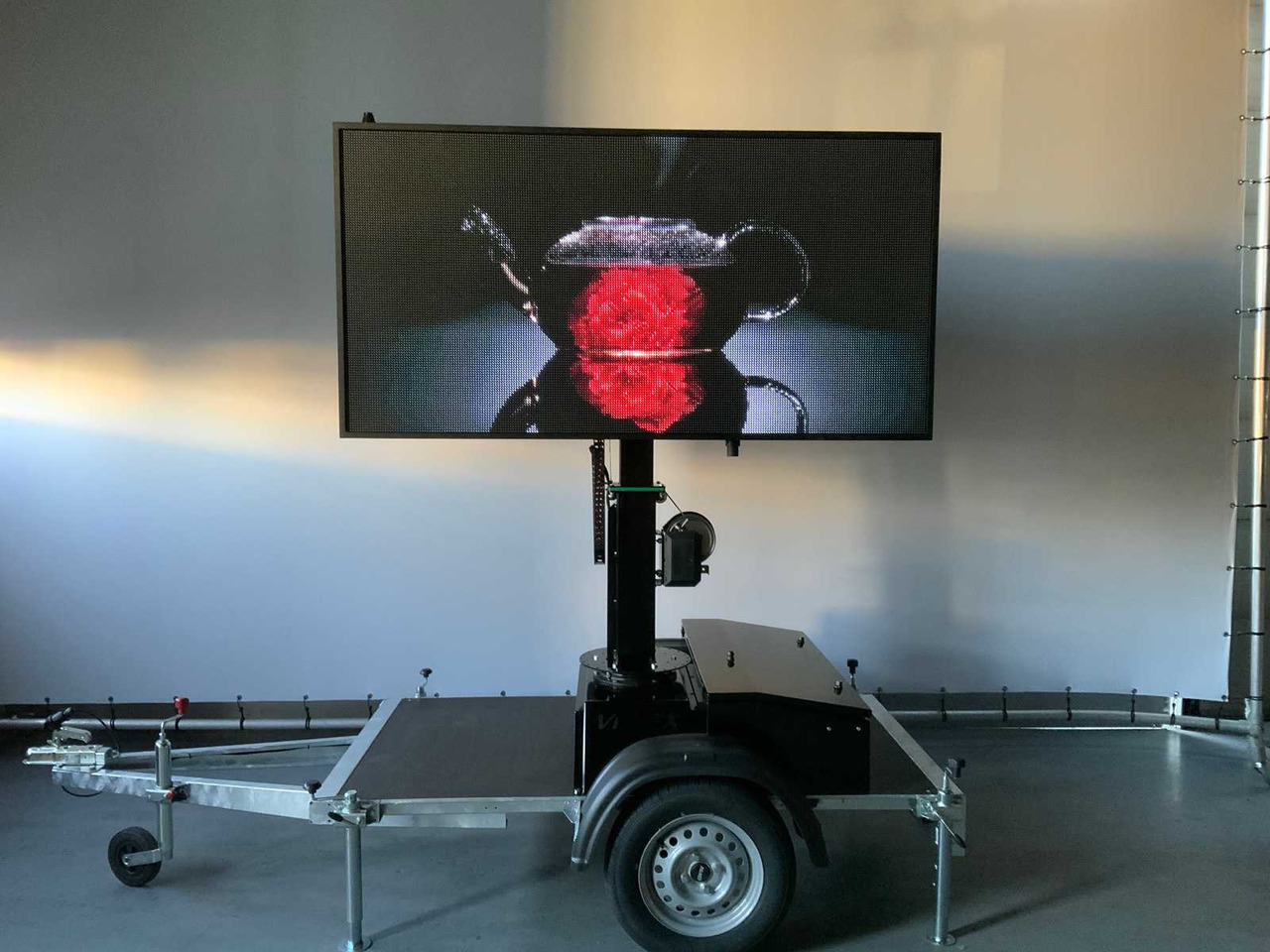 Equipo de construcción, Remolque Viplex tekstkar P8 ledscherm op aanhangwagen: foto 27