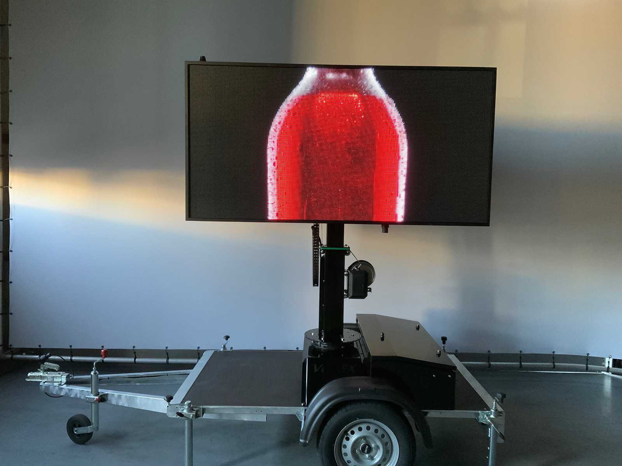 Equipo de construcción, Remolque Viplex tekstkar P8 ledscherm op aanhangwagen: foto 33