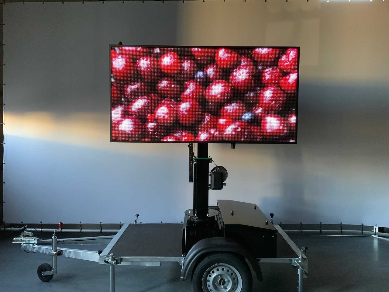 Equipo de construcción, Remolque Viplex tekstkar P8 ledscherm op aanhangwagen: foto 41