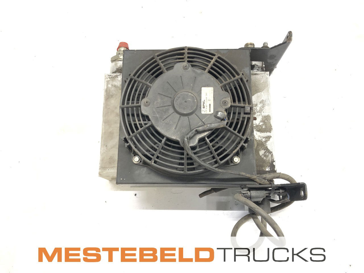 Diversen Oliekoeler met 24V fan - Sistema de refrigeración para Camión: foto 2 Diversen Oliekoeler met 24V fan - Sistema de refrigeración para Camión: foto 2