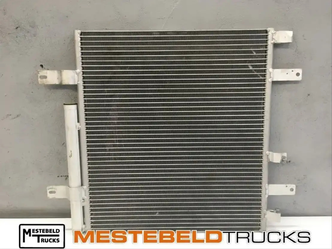 Mercedes-Benz Condensor - Sistema de refrigeración para Camión: foto 1 Mercedes-Benz Condensor - Sistema de refrigeración para Camión: foto 1