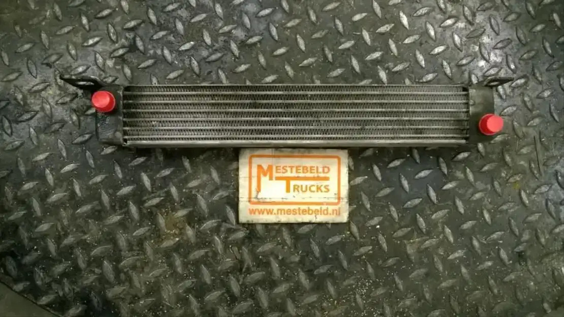 Mercedes-Benz Motoroliekoeler Econic - Motor y piezas para Camión: foto 1 Mercedes-Benz Motoroliekoeler Econic - Motor y piezas para Camión: foto 1