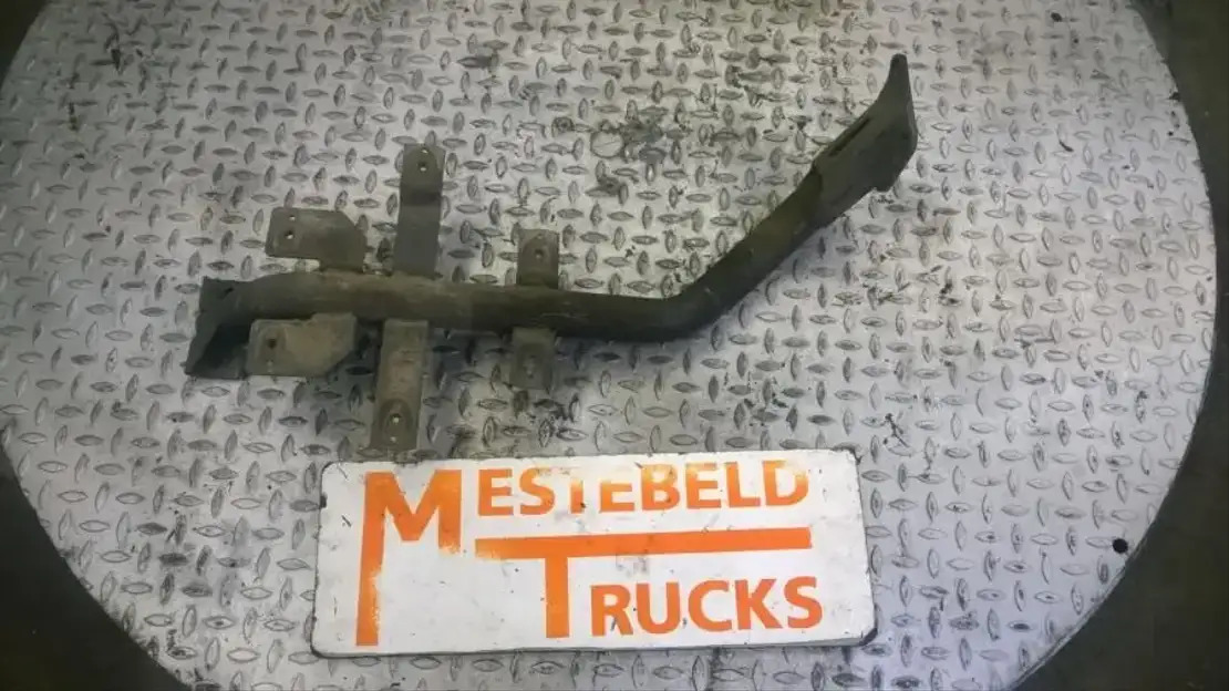 Mercedes-Benz Spatbordsteun voor rechts - Bastidor/ Chasis para Camión: foto 1 Mercedes-Benz Spatbordsteun voor rechts - Bastidor/ Chasis para Camión: foto 1