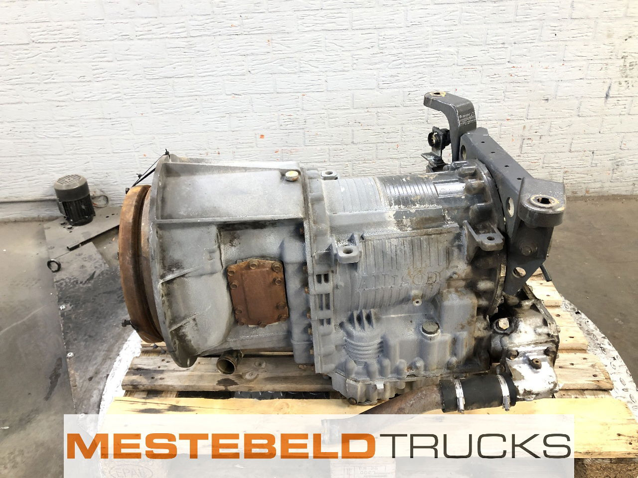 Mercedes-Benz Versnellingsbak P 3000 - Caja de cambios y piezas para Camión: foto 1 Mercedes-Benz Versnellingsbak P 3000 - Caja de cambios y piezas para Camión: foto 1