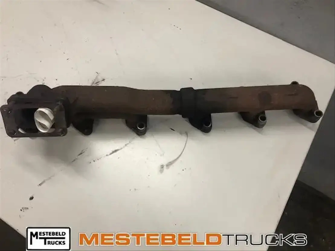 Volvo Uitlaatspruitstuk TD 63 F - Motor y piezas para Camión: foto 1 Volvo Uitlaatspruitstuk TD 63 F - Motor y piezas para Camión: foto 1