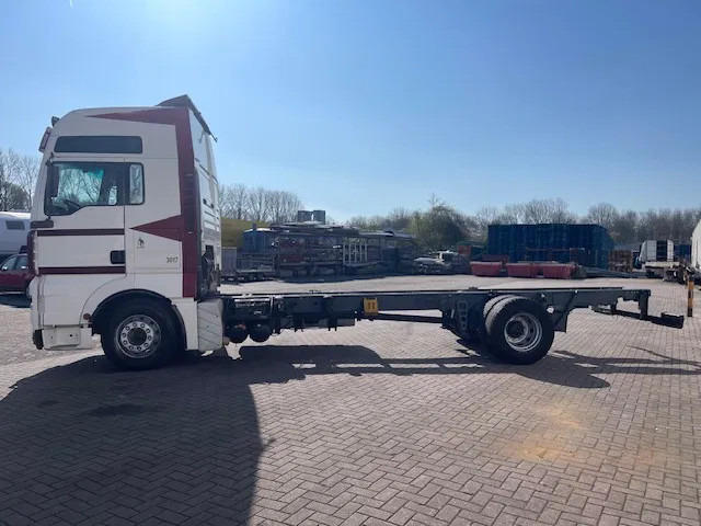 MAN TGA 18.460 Euro 3 Manual-gear Retarder - Camión chasis: foto 4 MAN TGA 18.460 Euro 3 Manual-gear Retarder - Camión chasis: foto 4