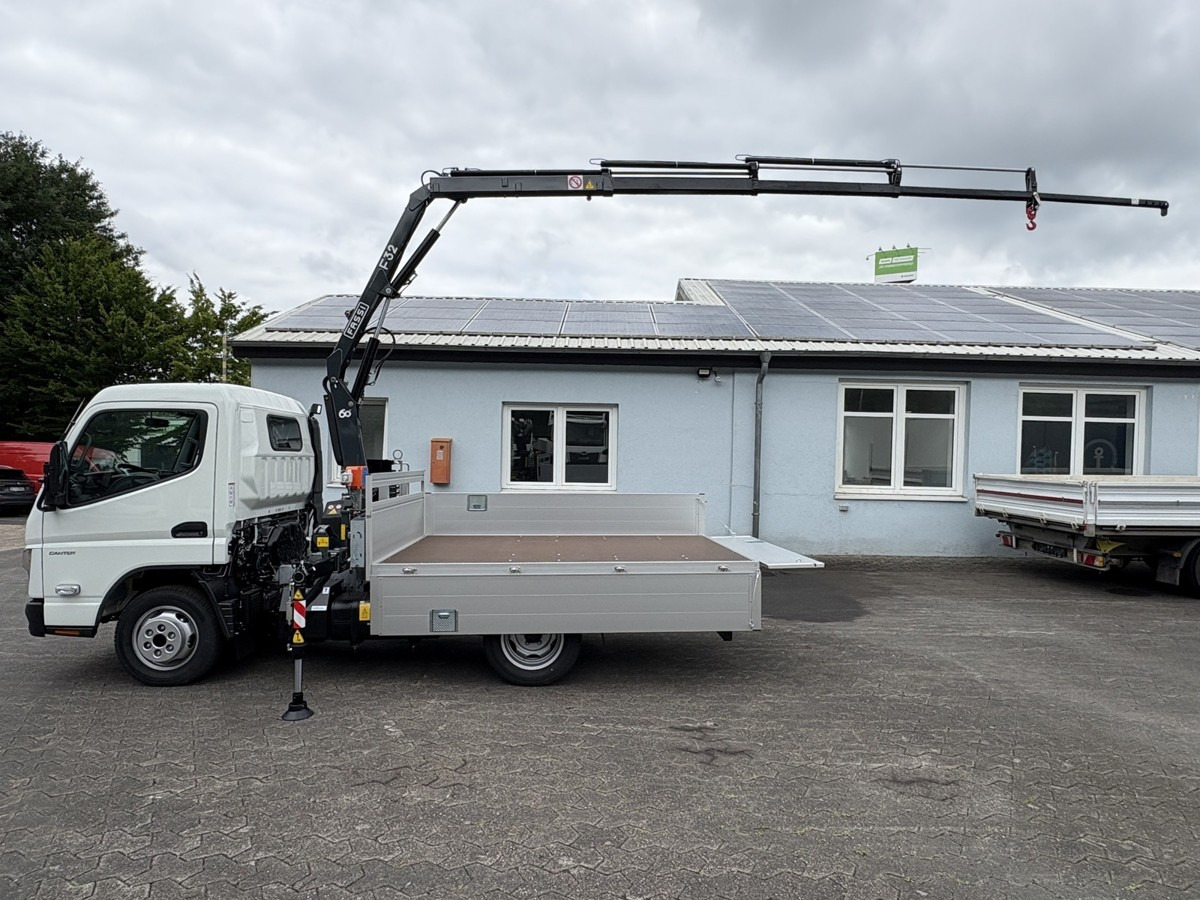 FUSO 3S15 Alu Pritsche 2.80m Ladekran Funk! sofort ve - Camión caja abierta, Camión grúa: foto 1 FUSO 3S15 Alu Pritsche 2.80m Ladekran Funk! sofort ve - Camión caja abierta, Camión grúa: foto 1