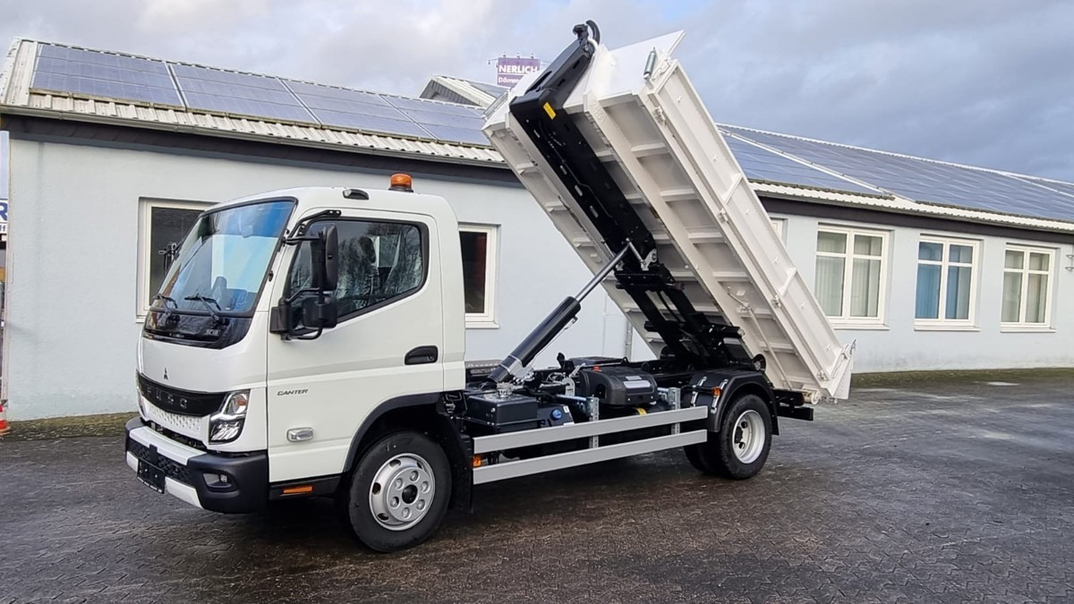 FUSO FUSO 9C18 Duonic City Abrollkipper GG 8.55t AHK - Camión multibasculante: foto 1 FUSO FUSO 9C18 Duonic City Abrollkipper GG 8.55t AHK - Camión multibasculante: foto 1