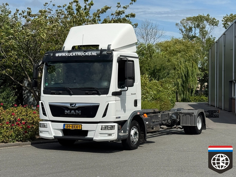 MAN TGL 8 220 - 7490KG - CHASSIS LENGTH 7.00M - LOW KM 387TKM - Camión chasis: foto 1 MAN TGL 8 220 - 7490KG - CHASSIS LENGTH 7.00M - LOW KM 387TKM - Camión chasis: foto 1