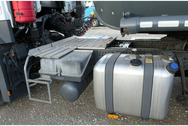 Mercedes-Benz 1846 Actros 4x2, Hydr., ADR, Leicht, Klima, Navi - Cabeza tractora: foto 3 Mercedes-Benz 1846 Actros 4x2, Hydr., ADR, Leicht, Klima, Navi - Cabeza tractora: foto 3