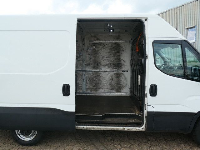 Iveco Daily 35S14/Hochdach/AHK/Klima - Furgón: foto 4 Iveco Daily 35S14/Hochdach/AHK/Klima - Furgón: foto 4