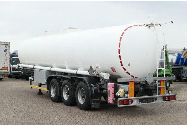 Kässbohrer STH 34/10-24/Tank 34.000 ltr./Unterbefüll./Pumpe - Semirremolque cisterna: foto 3 Kässbohrer STH 34/10-24/Tank 34.000 ltr./Unterbefüll./Pumpe - Semirremolque cisterna: foto 3