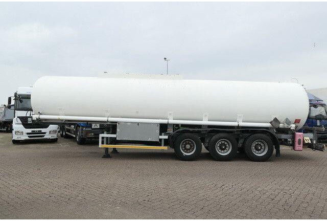 Kässbohrer STH 34/10-24/Tank 34.000 ltr./Unterbefüll./Pumpe - Semirremolque cisterna: foto 2 Kässbohrer STH 34/10-24/Tank 34.000 ltr./Unterbefüll./Pumpe - Semirremolque cisterna: foto 2