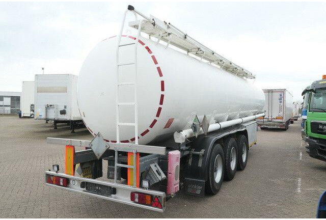 Kässbohrer STH 34/10-24/Tank 34.000 ltr./Unterbefüll./Pumpe - Semirremolque cisterna: foto 4 Kässbohrer STH 34/10-24/Tank 34.000 ltr./Unterbefüll./Pumpe - Semirremolque cisterna: foto 4