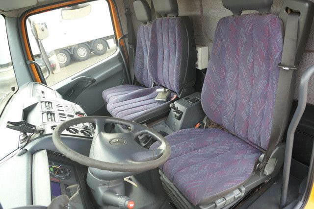 Camión caja cerrada Mercedes-Benz 1518 A Atego 4X4, Klima, AHK, Allrad, Rolltor: foto 12