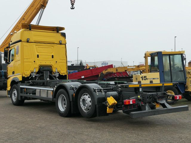 Mercedes-Benz 2546 L 6x2, MP4, 2x Schlafliege, Bullfänger, AC - Camión portacontenedore/ Intercambiable: foto 4 Mercedes-Benz 2546 L 6x2, MP4, 2x Schlafliege, Bullfänger, AC - Camión portacontenedore/ Intercambiable: foto 4