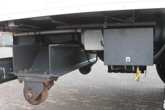 Sommer 2-Achser, elektr. Rolltor, BPW, 11.000mm lang - Semirremolque caja cerrada: foto 5 Sommer 2-Achser, elektr. Rolltor, BPW, 11.000mm lang - Semirremolque caja cerrada: foto 5