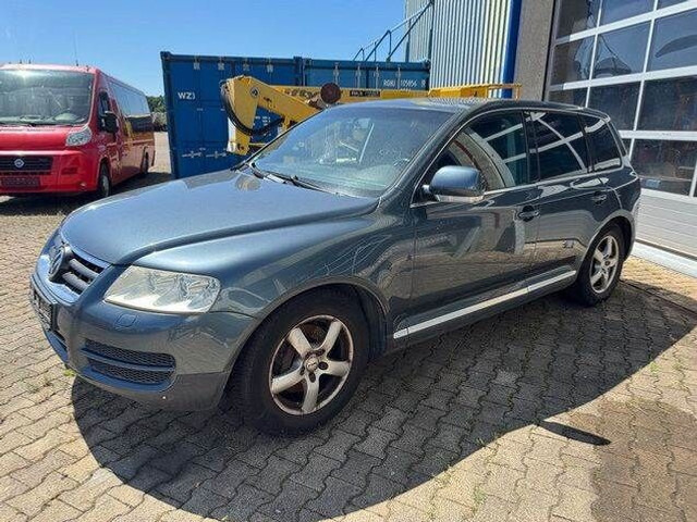 Volkswagen Touareg 3.2 V6/ GETRIEBESCHADEN /Motor läuft! - Furgoneta caja abierta: foto 1 Volkswagen Touareg 3.2 V6/ GETRIEBESCHADEN /Motor läuft! - Furgoneta caja abierta: foto 1