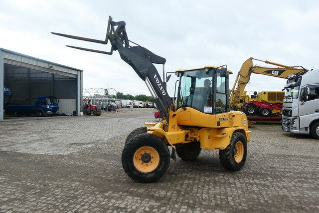 Volvo L30G, 4+1 Schaufel, Palettengabel, Hydr. S.W.S. - Cargadora de ruedas: foto 5 Volvo L30G, 4+1 Schaufel, Palettengabel, Hydr. S.W.S. - Cargadora de ruedas: foto 5