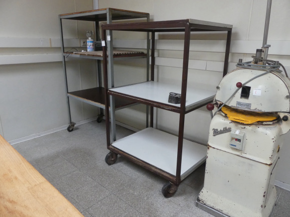 2 Chariots à roulettes 3 niveaux - Maquinaria de panadería: foto 1 2 Chariots à roulettes 3 niveaux - Maquinaria de panadería: foto 1