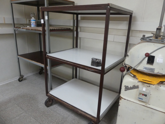 2 Chariots à roulettes 3 niveaux - Maquinaria de panadería: foto 2 2 Chariots à roulettes 3 niveaux - Maquinaria de panadería: foto 2