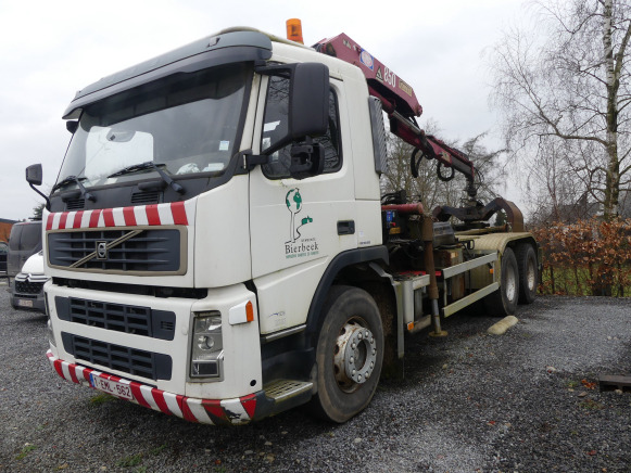 Camion porte container avec grue Volvo FM/FH 6X4 8.0 (2003-205.179 km) - Camión portacontenedore/ Intercambiable: foto 1 Camion porte container avec grue Volvo FM/FH 6X4 8.0 (2003-205.179 km) - Camión portacontenedore/ Intercambiable: foto 1