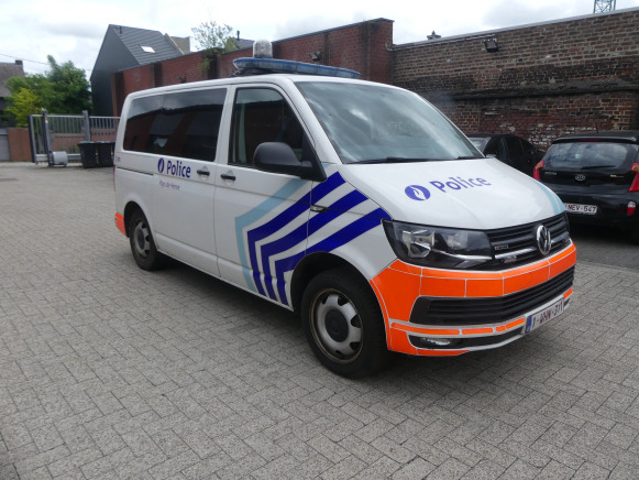 Camionnette, combi de police Volkswagen (2019-243.344 km) - Coche: foto 2 Camionnette, combi de police Volkswagen (2019-243.344 km) - Coche: foto 2