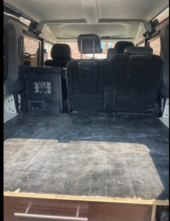Land-Rover Defender 11O (2010) - Coche: foto 5 Land-Rover Defender 11O (2010) - Coche: foto 5