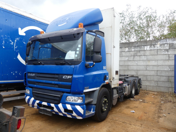 REF:7613 - Camion porte-container DAF FANCF 75 (2012-387.577 km) - Camión multibasculante: foto 1 REF:7613 - Camion porte-container DAF FANCF 75 (2012-387.577 km) - Camión multibasculante: foto 1