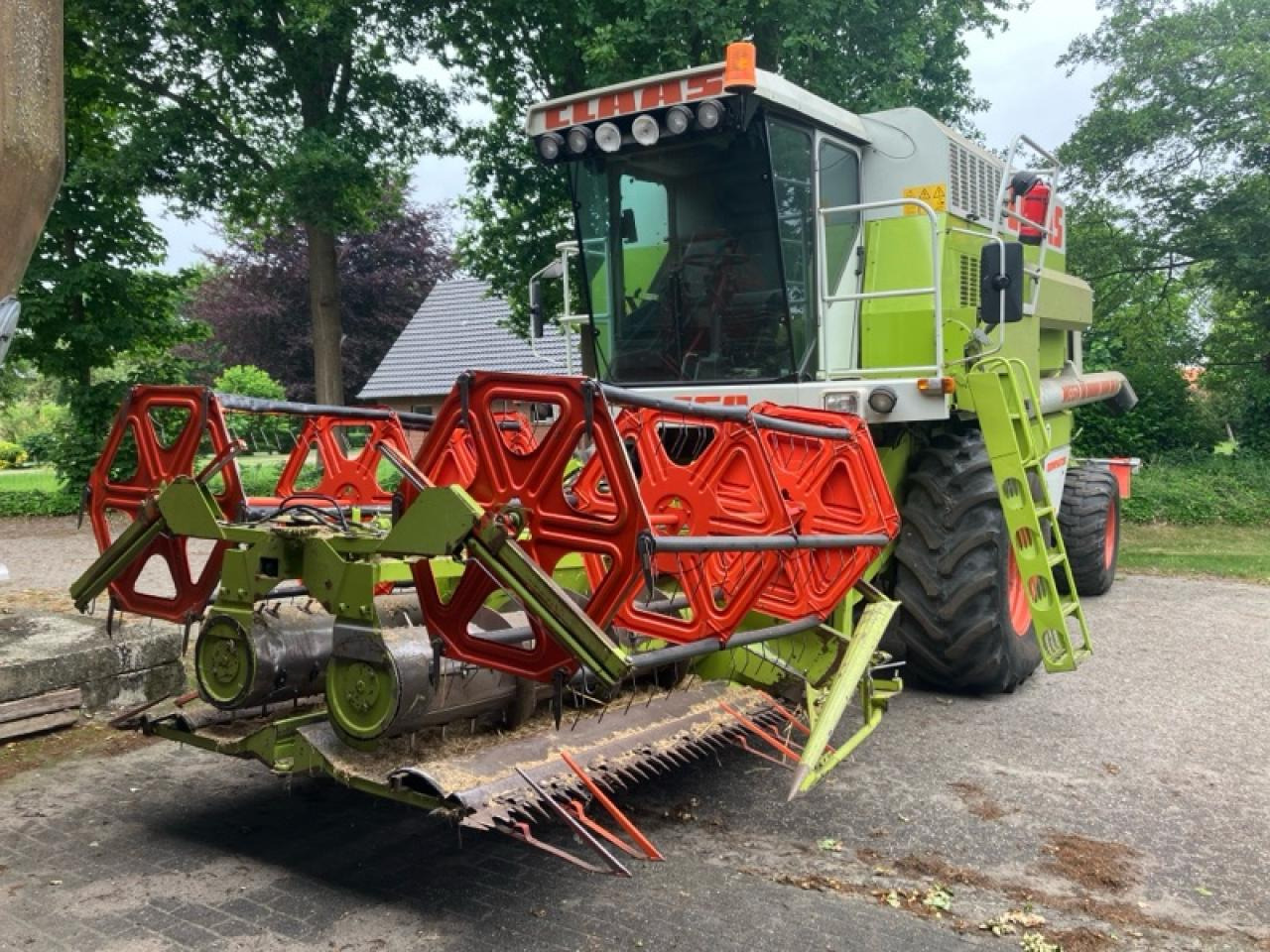 CLAAS Dominator 218 Mega - Cosechadora de granos: foto 1 CLAAS Dominator 218 Mega - Cosechadora de granos: foto 1