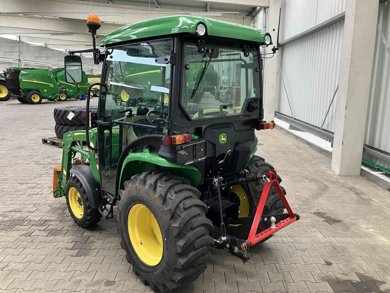 John Deere 3025E - Tractor: foto 3 John Deere 3025E - Tractor: foto 3