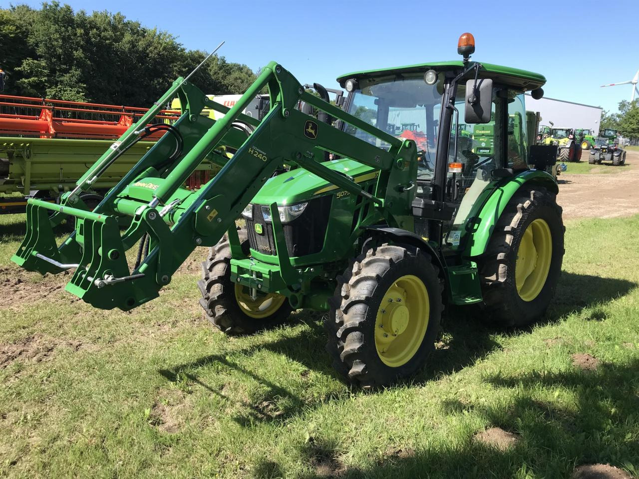 John Deere 5075E - Tractor: foto 2 John Deere 5075E - Tractor: foto 2
