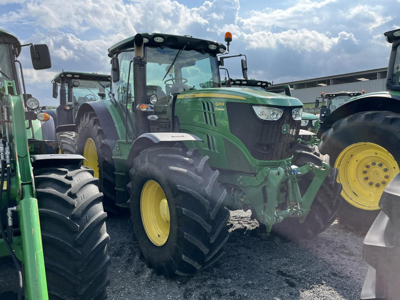 John Deere 6210R - Tractor: foto 1 John Deere 6210R - Tractor: foto 1