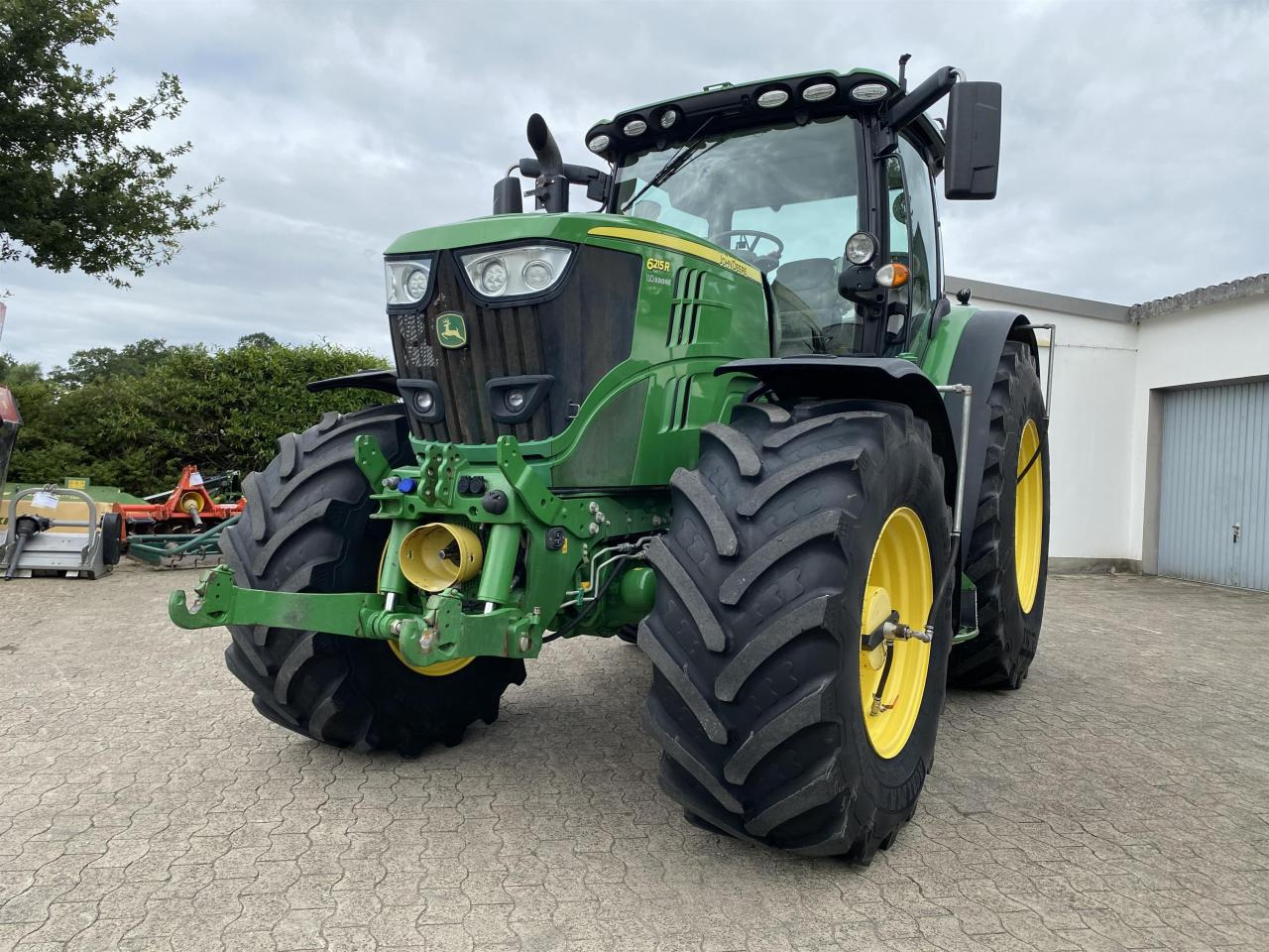 John Deere 6215R - Tractor: foto 1 John Deere 6215R - Tractor: foto 1