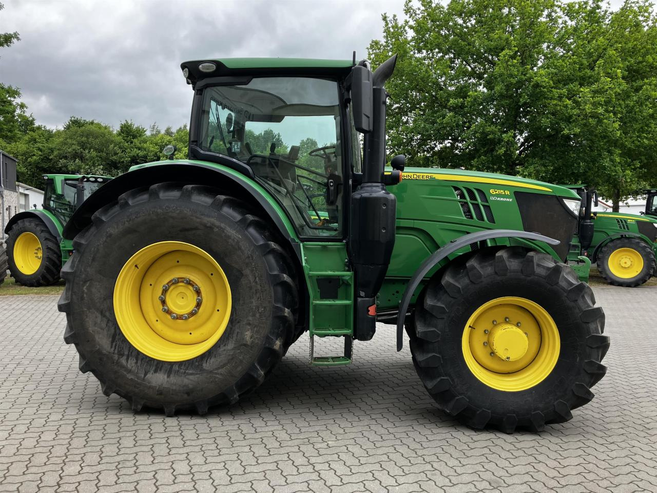 John Deere 6215R - Tractor: foto 2 John Deere 6215R - Tractor: foto 2