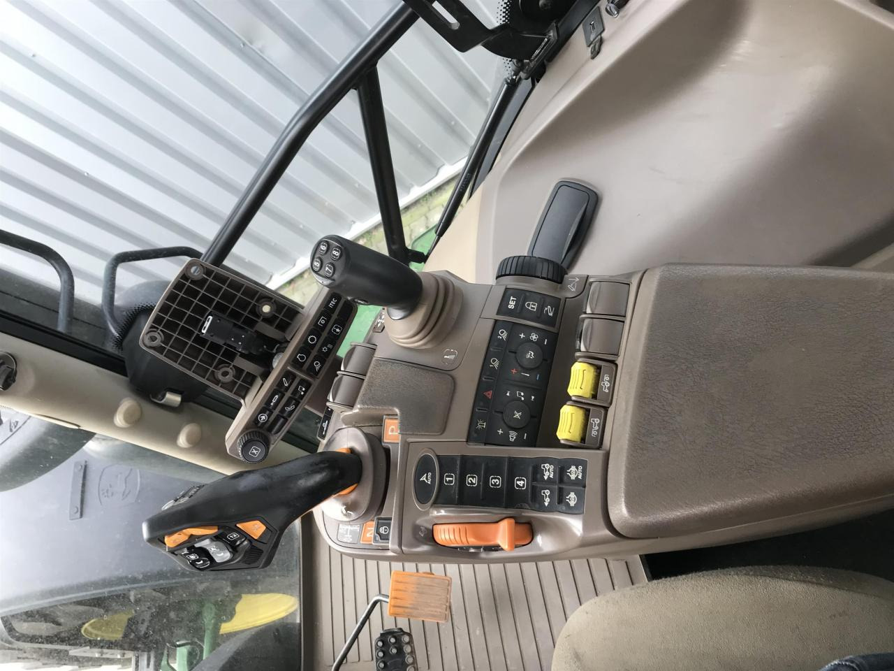 Tractor John Deere 6250R: foto 9
