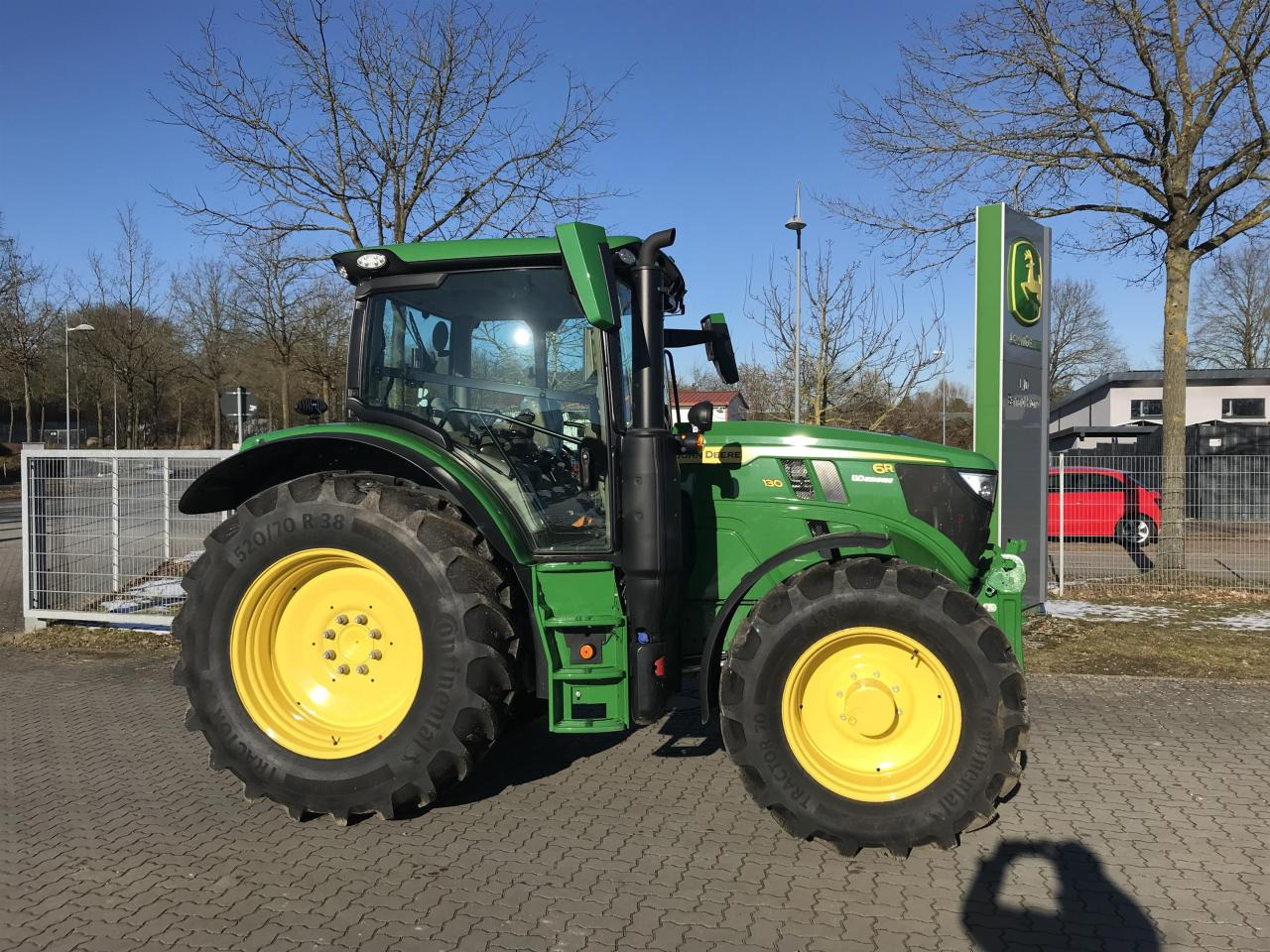 John Deere 6R 130 - Tractor: foto 2 John Deere 6R 130 - Tractor: foto 2