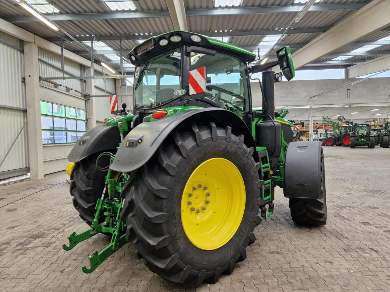 John Deere 6R 250 - Tractor: foto 4 John Deere 6R 250 - Tractor: foto 4