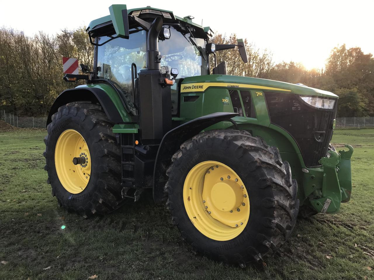 John Deere 7R 310 - Tractor: foto 2 John Deere 7R 310 - Tractor: foto 2