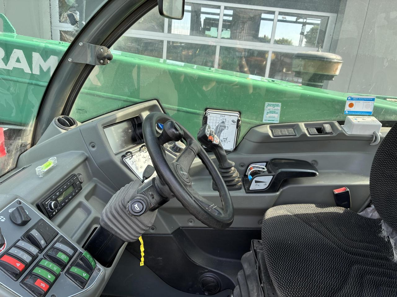 Kramer KT407 - Manipulador telescópico: foto 4 Kramer KT407 - Manipulador telescópico: foto 4