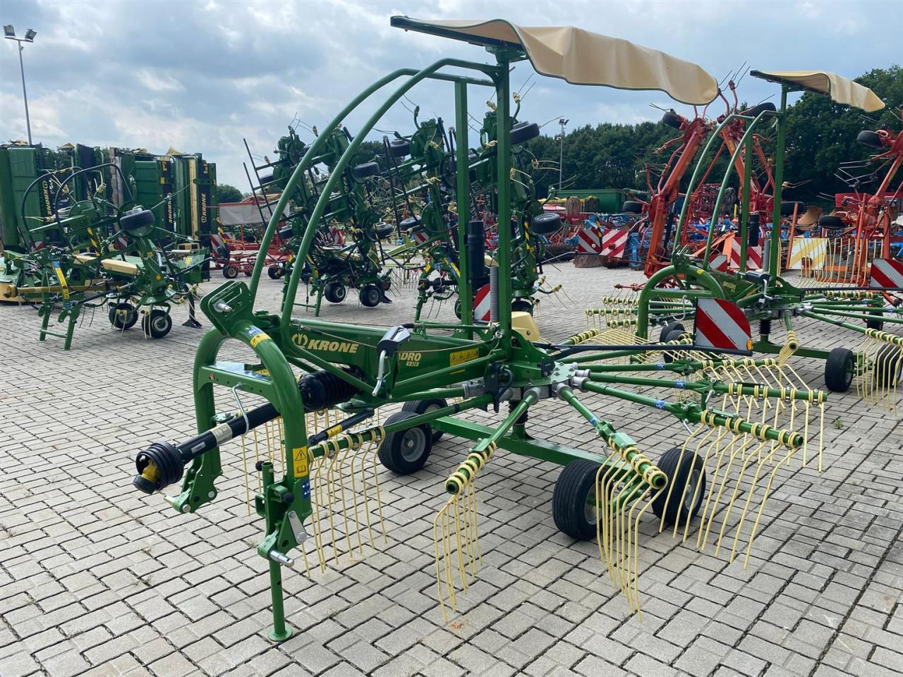 Krone Swadro S 420 - Henificadora: foto 1 Krone Swadro S 420 - Henificadora: foto 1