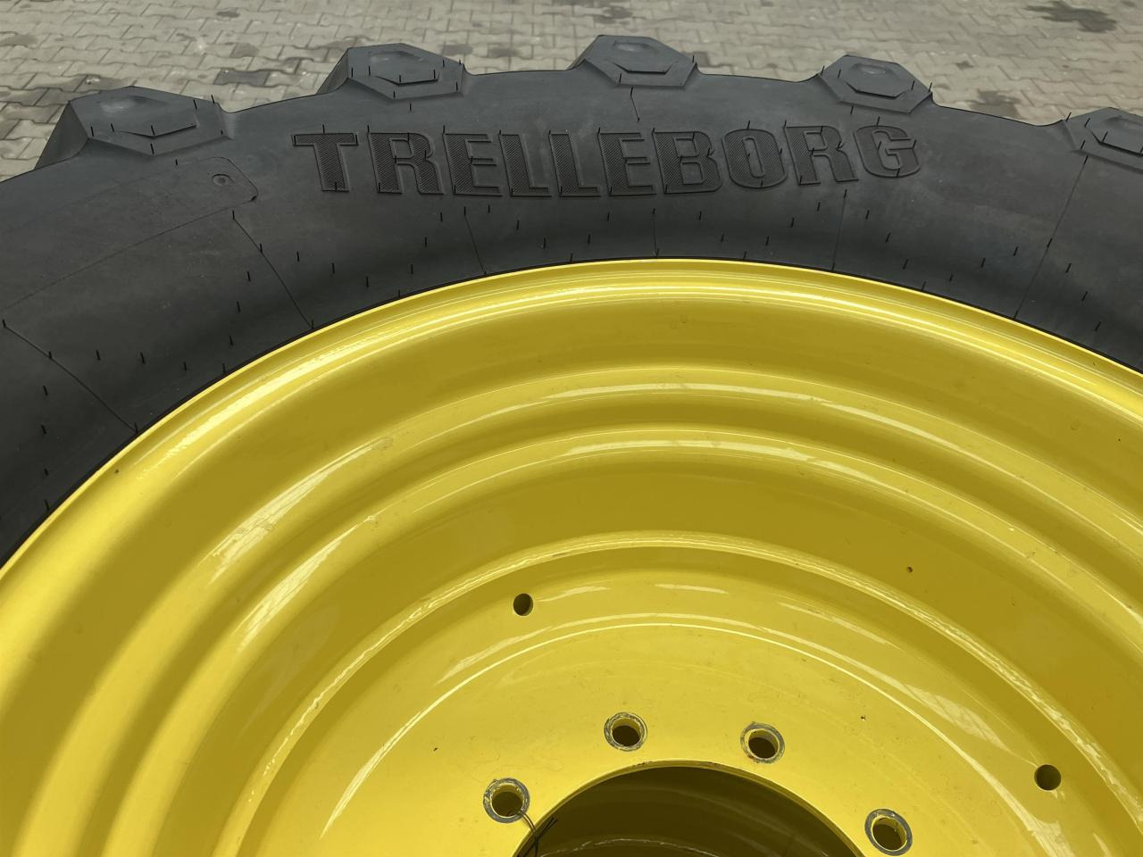Trelleborg 600/65R28 - Neumático para Maquinaria agrícola: foto 3 Trelleborg 600/65R28 - Neumático para Maquinaria agrícola: foto 3