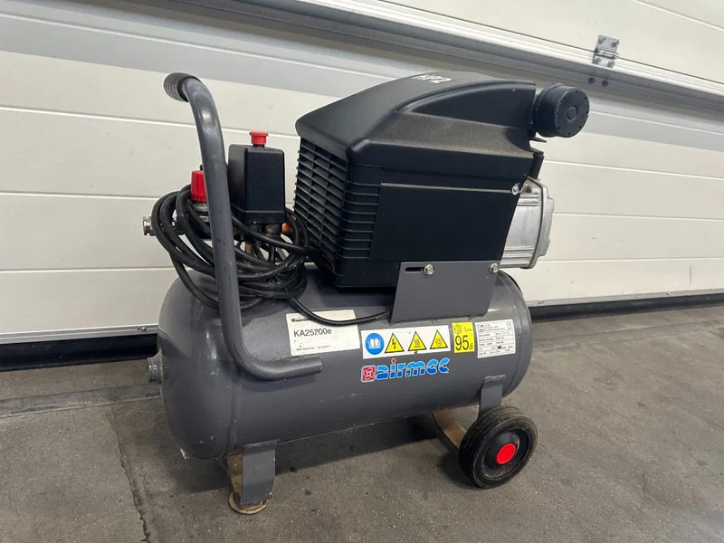 Airmec Fiac BXA 25200 Elektrische Zuigercompressor 2 PK 150 L / min 8 Bar - Compresor de aire: foto 2 Airmec Fiac BXA 25200 Elektrische Zuigercompressor 2 PK 150 L / min 8 Bar - Compresor de aire: foto 2