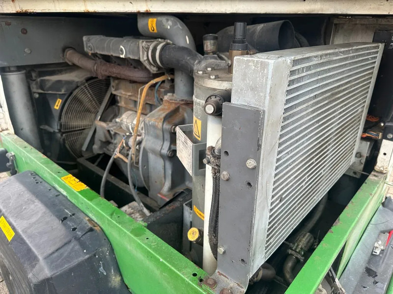 Atlas-Copco XAS 96 DD EU Deutz 5.3 m3 / min 35 kW 7 Bar mobiele Diesel Compressor aanhanger - Compresor de aire: foto 4 Atlas-Copco XAS 96 DD EU Deutz 5.3 m3 / min 35 kW 7 Bar mobiele Diesel Compressor aanhanger - Compresor de aire: foto 4