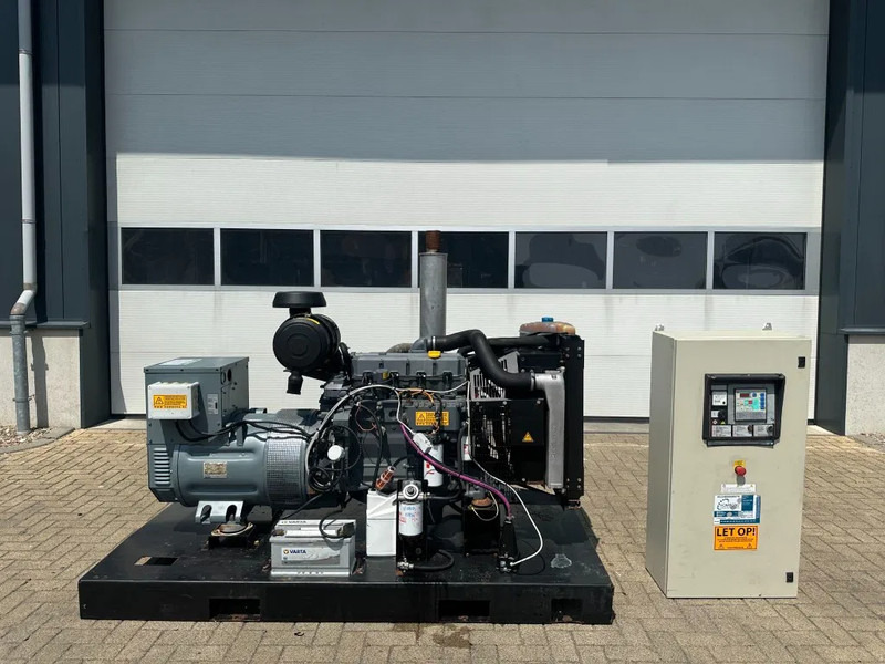 Deutz BF4M 1013 EC Mecc Alte Spa 105 kVA noodstroom generatorset met ATS Automatische Netovername - Generador industriale: foto 2 Deutz BF4M 1013 EC Mecc Alte Spa 105 kVA noodstroom generatorset met ATS Automatische Netovername - Generador industriale: foto 2