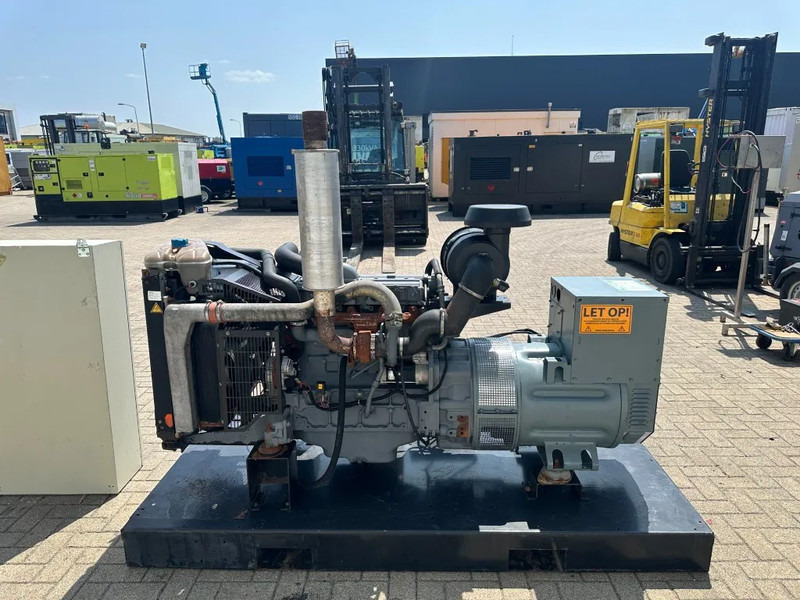 Deutz BF4M 1013 EC Mecc Alte Spa 105 kVA noodstroom generatorset met ATS Automatische Netovername - Generador industriale: foto 3 Deutz BF4M 1013 EC Mecc Alte Spa 105 kVA noodstroom generatorset met ATS Automatische Netovername - Generador industriale: foto 3