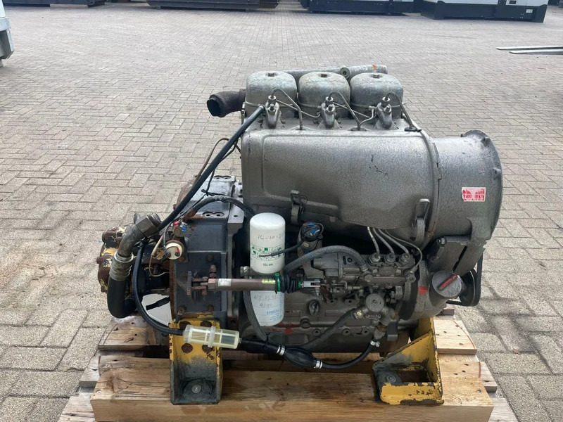 Deutz F3L 912 Motor 3 cilinder 38 kW 52 PK Diesel Motor - Motor para Equipo de manutención: foto 1 Deutz F3L 912 Motor 3 cilinder 38 kW 52 PK Diesel Motor - Motor para Equipo de manutención: foto 1
