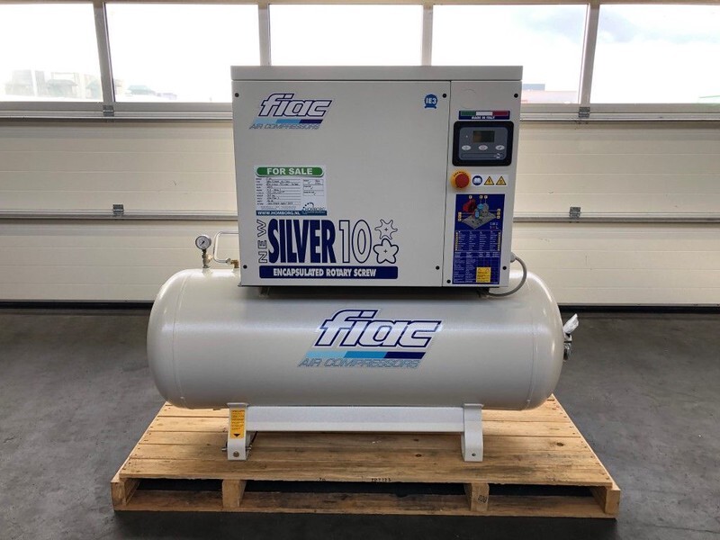 Fiac New Silver 10 / 300 Silent 7.5 kW 860 L / min 10 bar Elektrische Schroefcompressor met ketel - Compresor de aire: foto 2 Fiac New Silver 10 / 300 Silent 7.5 kW 860 L / min 10 bar Elektrische Schroefcompressor met ketel - Compresor de aire: foto 2