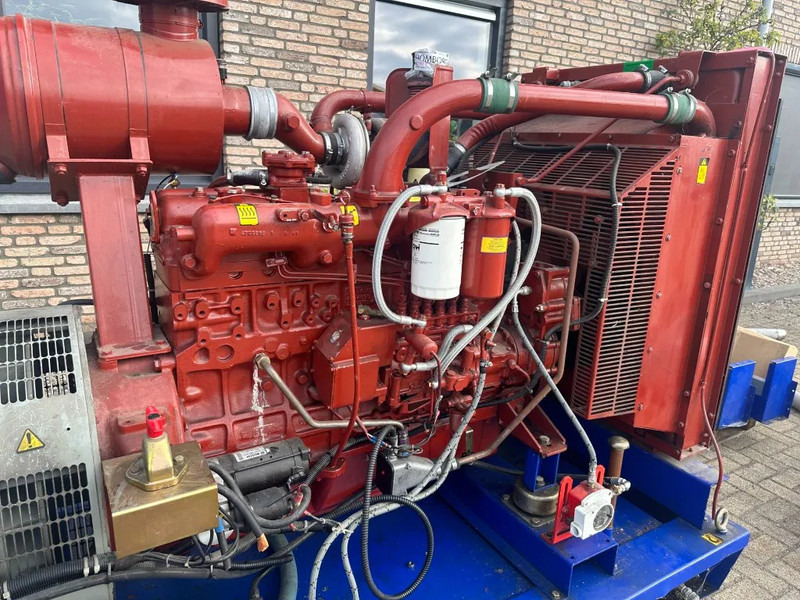Iveco 8361 SRI 26.07 A550 Leroy Somer 292 kVA generatorset ex Emergency - Generador industriale: foto 4 Iveco 8361 SRI 26.07 A550 Leroy Somer 292 kVA generatorset ex Emergency - Generador industriale: foto 4